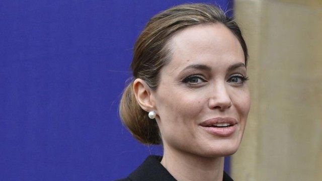 Angelina Jolies Mastectomy Choice Explained Bbc News