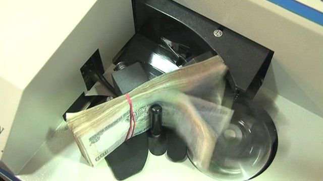 Machine sorting rupee notes