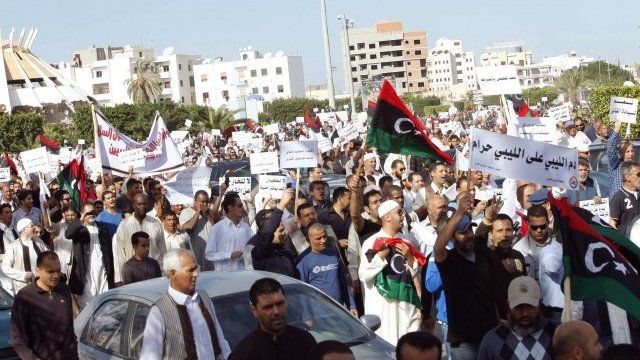 Protesters march during a demonstration calling on militiamen to leave, in Tripoli November 15, 2013