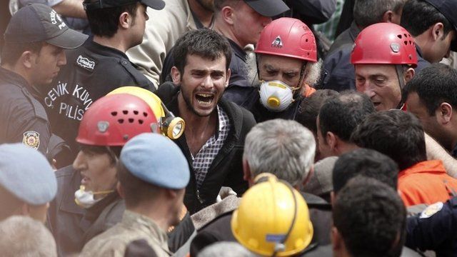 Rescuers and relative in Soma, Turkey