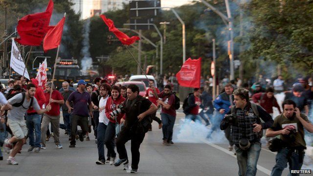 Protests in Sao Paulo tear-gassed by police (9 June)