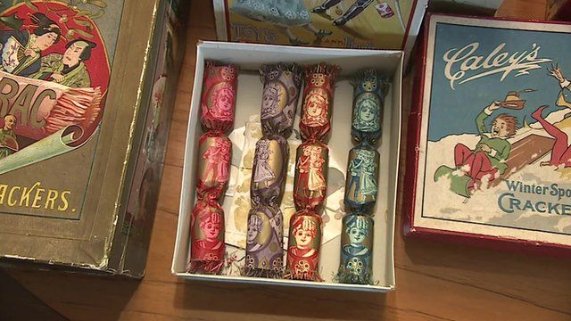 The history of Christmas crackers - BBC News