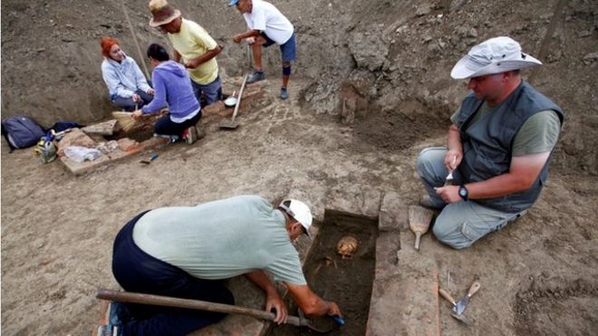 archaeologists