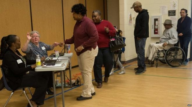 People arrive to vote in the South Carolina Democratic primary in Columbia, South Carolina 27/02/2016.