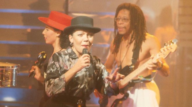 Loalwa Braz, with Kaoma, performing Lambada on BBC show Top of the Pops in 1989
