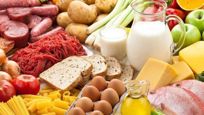 Pan, leche, huevos, papas, salchichas y otros productos alimenticios