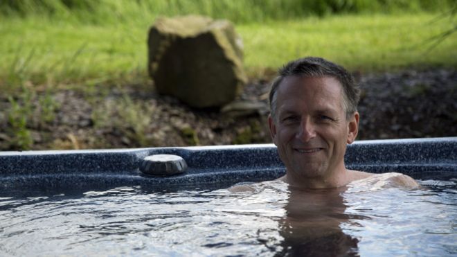 Michael Mosley in a hot bath