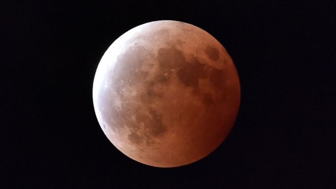 Total lunar eclipse in October 2015