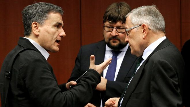Greece's Finance Minister Euclid Tsakalotos (L) and European Stability Mechanism Managing Director Klaus Regling
