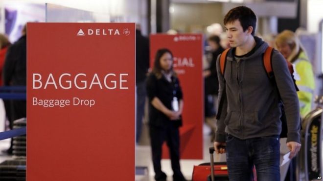 Travellers walk towards the baggage drop area for Delta airlines at Seattle-Tacoma International Airport in Washington (24 March 2015)