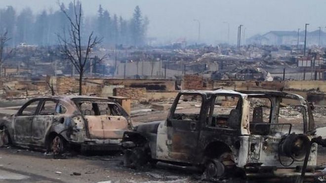 Picture of burnt-out cars in Fort McMurray, 5 May 2016
