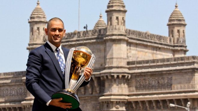 2011 உலக கோப்பையுடன் தோனி