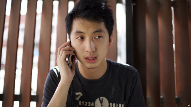 Hong Kong photojournalist Hok Chun Anthony Kwan speaks on the phone after leaving Samut Prakan provincial - _85154987_hi028685221