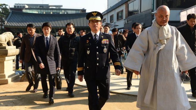 Gu Eun-su, commissioner of the Seoul Metropolitan Police Agency, arrives at Jogye Temple on 8 December to meet with senior monks