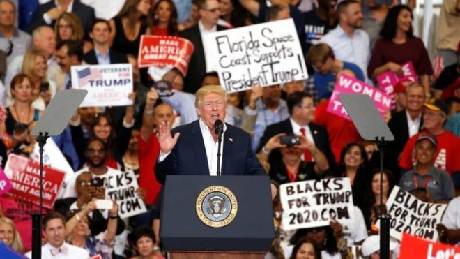 Donald Trump akihutubu Melbourne, Florida, US 18 Februari 2017.