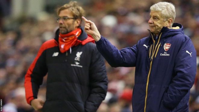 Kocha Jurgen Klopp wa Liverpool na mwenziwe Atsene Wenger wa Arsenal kulia