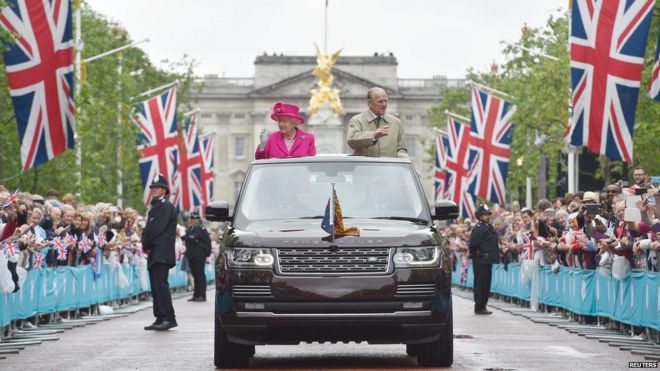 The Queen and Prince Philip travel down The Mall