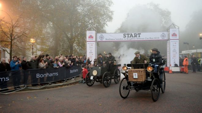 Cars setting off from Hyde Park