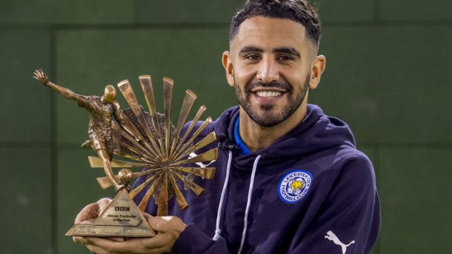 Riyad Mahrez baada ya kupokea tuzo ya BBC ya Mwanasoka Bora wa Afrika 2016