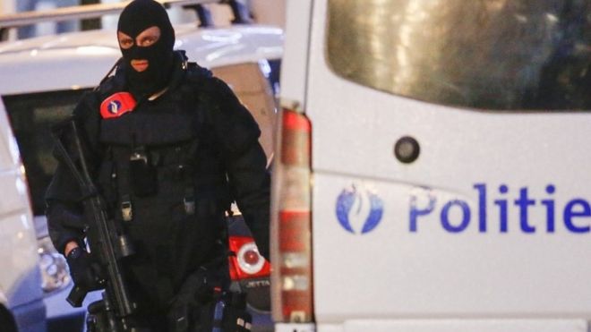 A Belgian special forces police officer patrols a street during a police raid in Brussels, 20 December 2015.