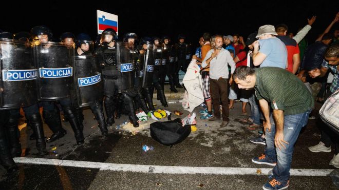 Pepper spray used against migrants on border at Harmica, Croatia