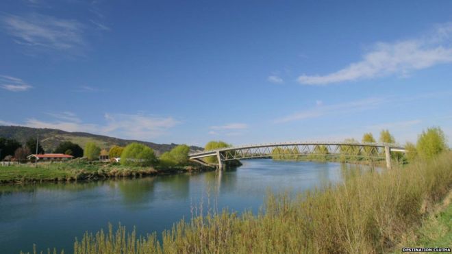 Ponte em rio