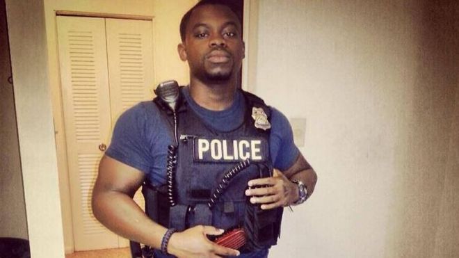 _90371972_policeofficer.jpg