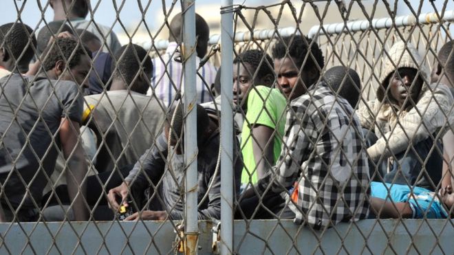 The Italian Navy ship "Vega" arrives with more than 600 migrants and refugees on 29 May