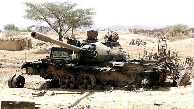 An Eritrean tank destroyed in a battle with Ethiopian troops last week sits near the strategic southwestern Eritrean town of Barentu 20 May 2000