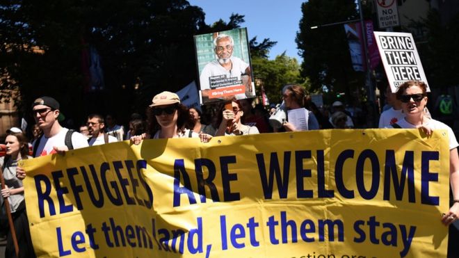 الولايات المتحدة توافق على استقبال طالبي اللجوء إلى استراليا المحتجزين في جزيرتي نورو ومانوس