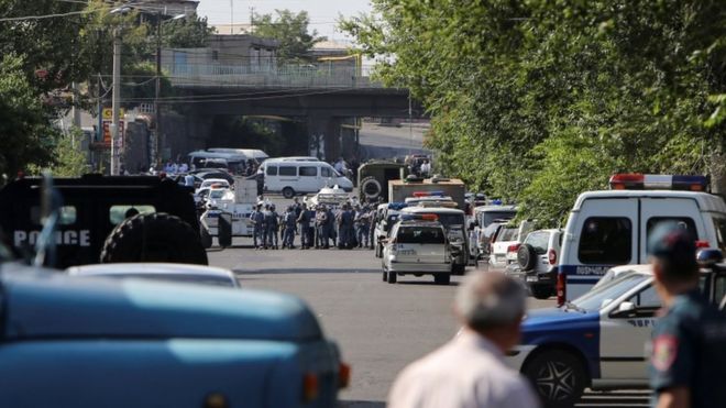 Police block off streets as negotiators talk to the armed group, 17 July