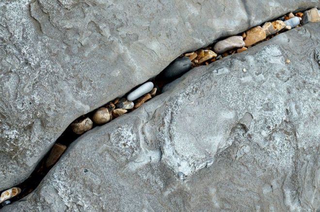 شق في صخرة