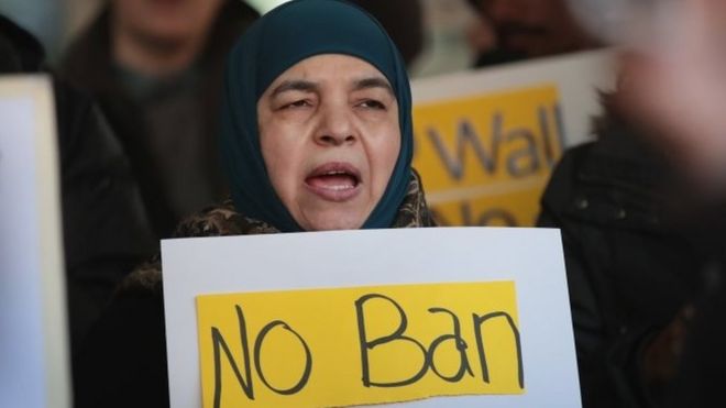 Demonstrators protest against Donald Trump's revised travel ban in Chicago. Photo: 16 March 2017