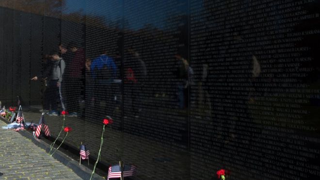 Edificio conmemorativo a los veteranos de Vietnam en Washington DC, Estados Unidos.