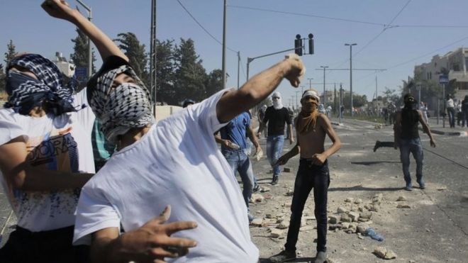 Palestinians throw stones near Jerusalem. File photo