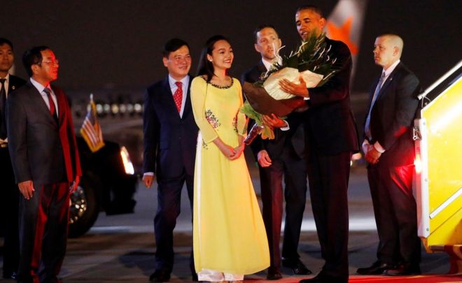 U.S. President Barack Obama receives flowers as he arrives at Noibai International Airport in Hanoi, Vietnam May 22, 2016.