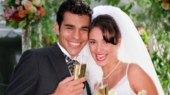 دراسة: وجود شريك حياة يمنح السعادة بشكل يفوق الحصول على زيادة في المرتب