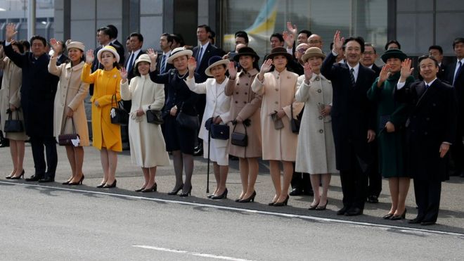 Hoàng gia Nhật và Thủ tướng Nhật tiễn Nhật hoàng Akihito và Hoàng hậu Michiko thăm Việt Nam hôm 28/2.