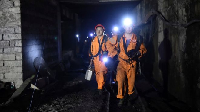 Rescuers at the Jinshangou coal mine in Chongqing, 31 October 2016.