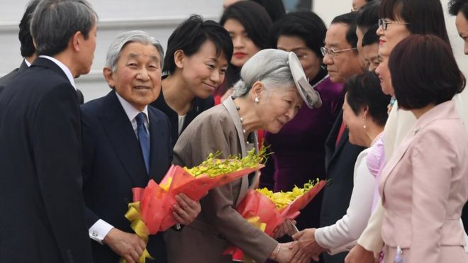 Trong lần đầu thăm Việt Nam, Nhật hoàng sẽ gặp mặt vợ con của những cựu binh Quân đội Hoàng gia Nhật Bản từng chiến đấu tại Đông Dương, thuộc địa của Pháp, trong Chiến tranh Thế giới thứ 2 và ở lại Việt Nam sau chiến tranh.