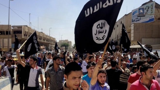 Pro-IS marchers in Mosul, June 2014