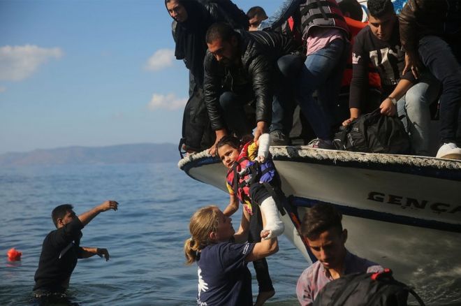Syrian and Iraqi refugees arrive in Lesbos (13 October)