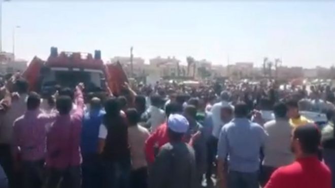 Screengrab of video showing protest in Rehab on 19 April 2016