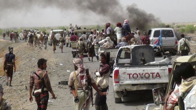 Pro-Hadi forces on the road to the airbase