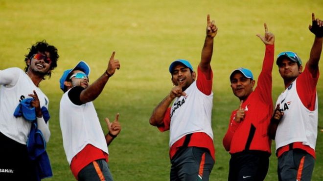 அணி வீரர்களுடன் பயிற்சியில் ஈடுபட்ட போது ஒரு மகிழ்வான தருணத்தில்