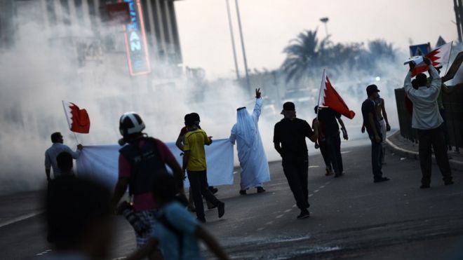 Bahrain protesters clash with riot police on 28 August 2015 in the village of Sitra, south of capital Manama.