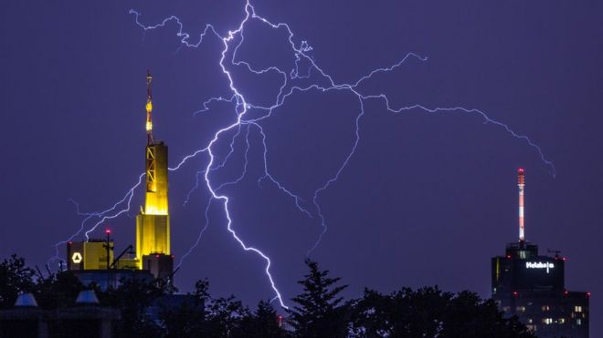 Lightning over Frankfurt, 7 June