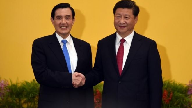 The Taiwanese and Chinese leaders meeting in Singapore, 7 November 2015