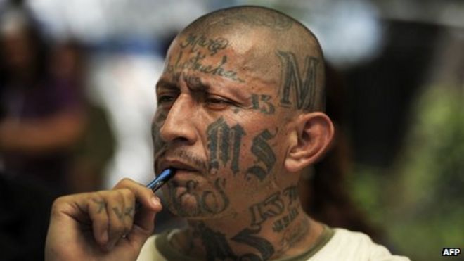 Image caption Carlos Valladares, the MS-13 leader: face tattoos identify gang members - _63441975_63441974