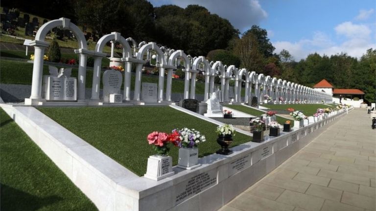 The graves of the victims of the Aberfan disaster in the village"s cemetery